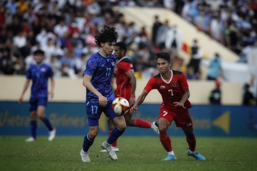 TRỰC TIẾP U23 Thái Lan 0-0 U23 Indonesia: Thế trận giằng co đầy quyết liệt - Ảnh 1.