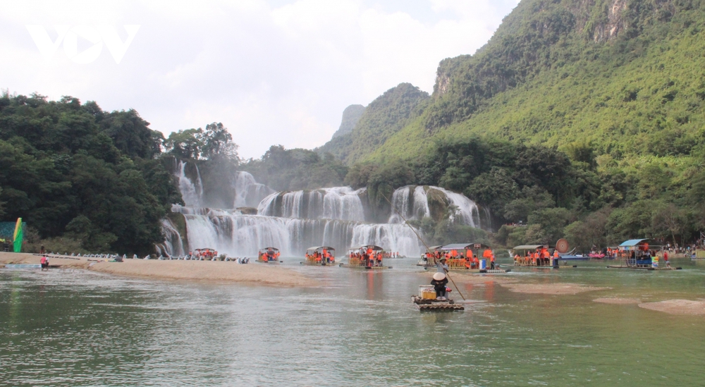 Chiêm ngưỡng vẻ đẹp bốn mùa của thác Bản Giốc - Ảnh 12.