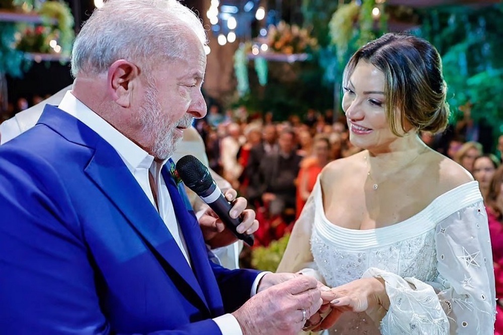 Proving enough leadership, the 76-year-old Brazilian Presidential candidate married a wife 21 years younger - Photo 1.