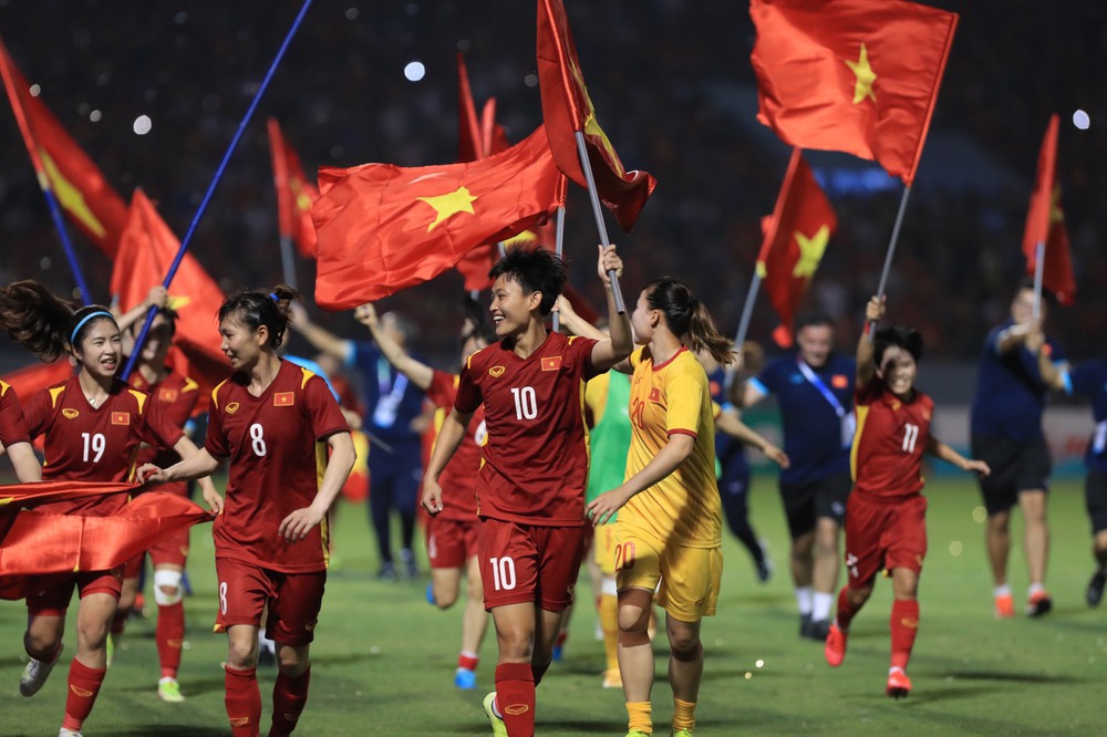 Tấm HCV của nữ Việt Nam sẽ giúp U23 chúng ta chơi máu lửa hơn trước Thái Lan! - Ảnh 2.