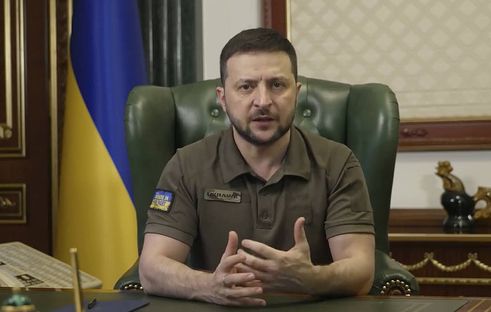 Tình hình Nga-Ukraine: Mỹ giúp Ukraine có vũ khí tầm xa, ông Zelensky đề xuất ký kết thỏa thuận quốc tế mới - Ảnh 1.