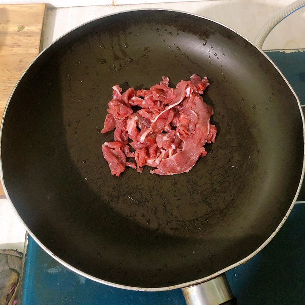 Cách làm thịt bò xào rau muống ngon đúng chuẩn nhà hàng - Ảnh 4.