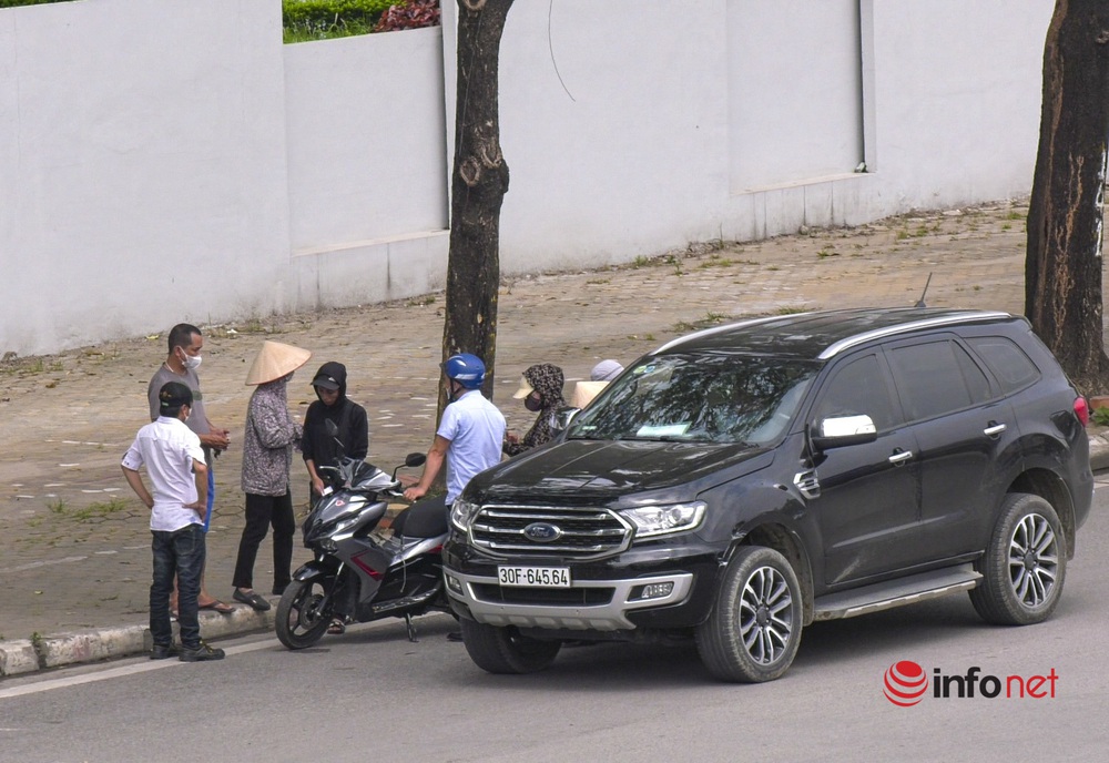 Vé VIP chung kết Việt Nam-Thái Lan: Tôi bán còn thấy giá vé tăng như giá vàng, mua nhanh còn có, không thì đắt cũng hết - Ảnh 1.