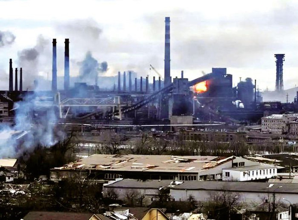 Xung quanh việc lực lượng Ukraine ở nhà máy thép Azovstal đầu hàng - Ảnh 2.