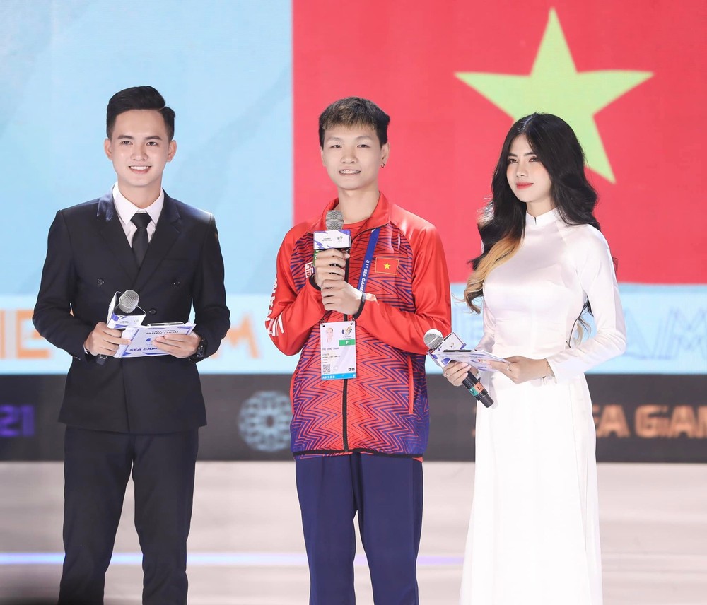 The Vietnamese female MCs competed on the SEA Games stage, the two were praised by their friends, Mai Dora was different from usual - Photo 5.