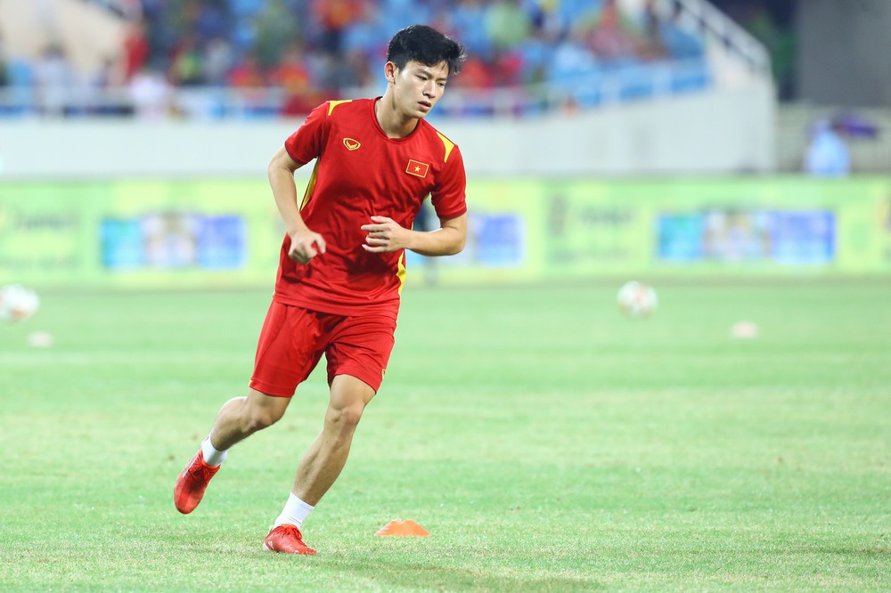 TRỰC TIẾP U23 Việt Nam vs U23 Thái Lan: HLV Park Hang-seo đổi phó tướng cho Tiến Linh - Ảnh 2.