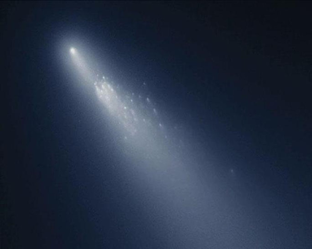 Trái Đất sắp đón siêu mưa sao băng từ sao chổi ma vừa nổ - Ảnh 1.