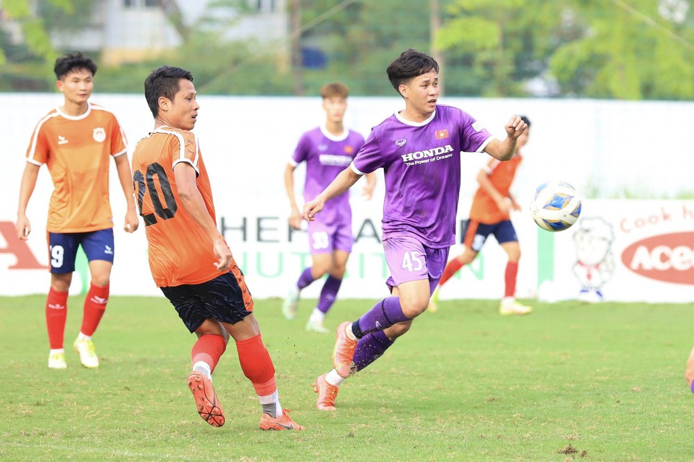 Lộ diện 10 cầu thủ đầu tiên của U23 Việt Nam dự VCK U23 châu Á 2022 - Ảnh 1.