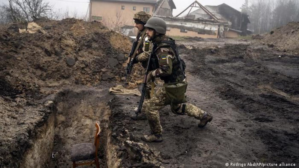 Nga dốc toàn lực bao vây Severodonetsk, nhằm kiểm soát toàn bộ Lugansk - Ảnh 1.