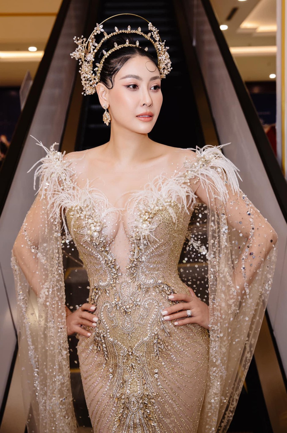 Hoa hậu Hà Kiều Anh ở tuổi 45: Từ nhan sắc đến vóc dáng đỉnh cao khiến đàn em ngưỡng mộ - Ảnh 10.
