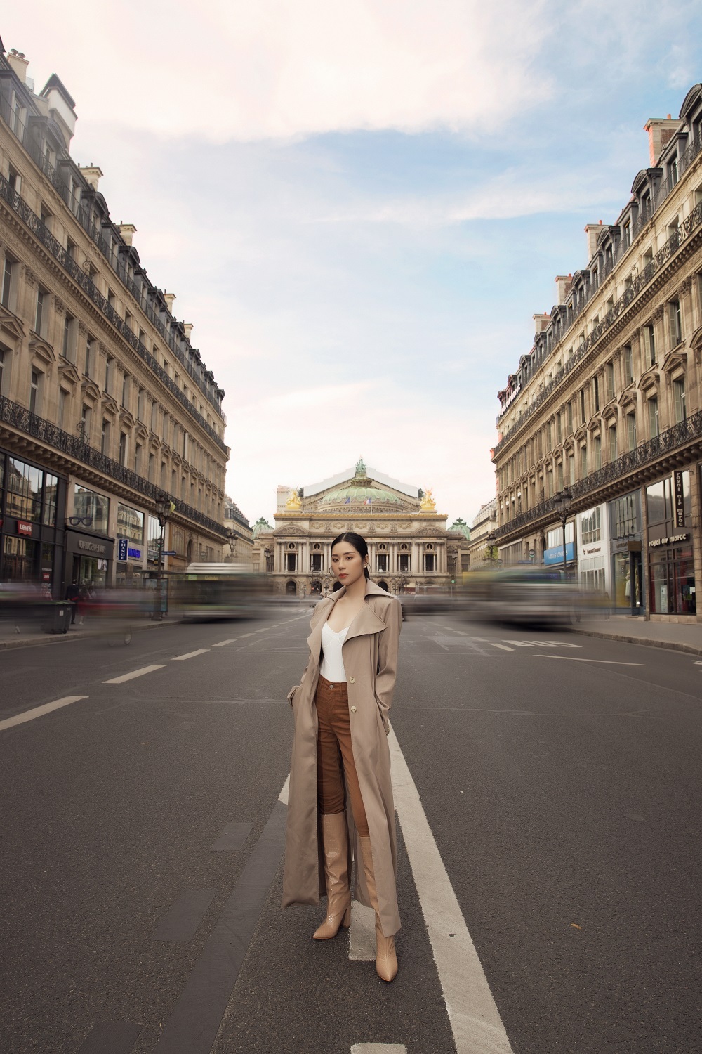 Hoa hậu Tô Diệp Hà xinh đẹp, thăm thú Paris - Ảnh 9.