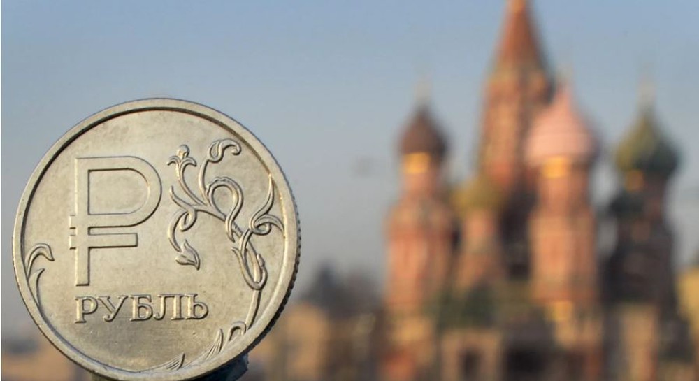 Tại sao đồng rúp lại tăng vọt lên mức cao kỷ lục với tư cách là đồng tiền hoạt động tốt nhất trong năm?  - Ảnh 2.