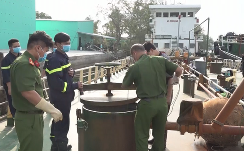 Đường dây buôn lậu 200 triệu lít xăng giả: Đề nghị truy tố 74 bị can