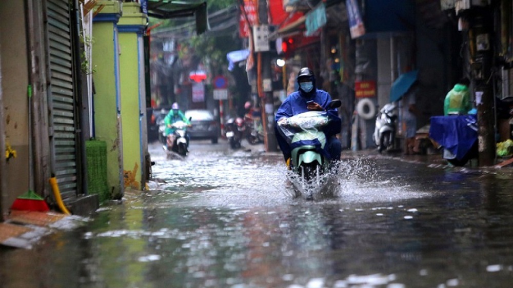 Nắng được một buổi chiều, Bắc Bộ lại đón mưa rào và dông trở lại - Ảnh 1.