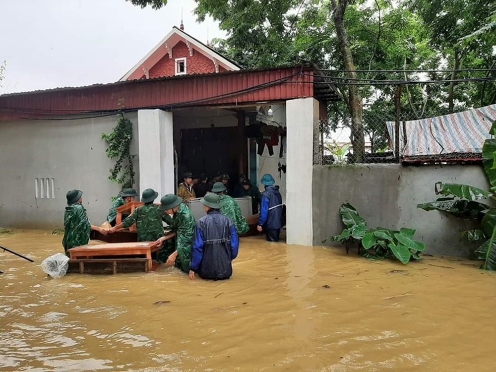 Vĩnh Phúc: Tường đổ sập trong lúc dọn nhà sau mưa lớn, 3 người tử vong