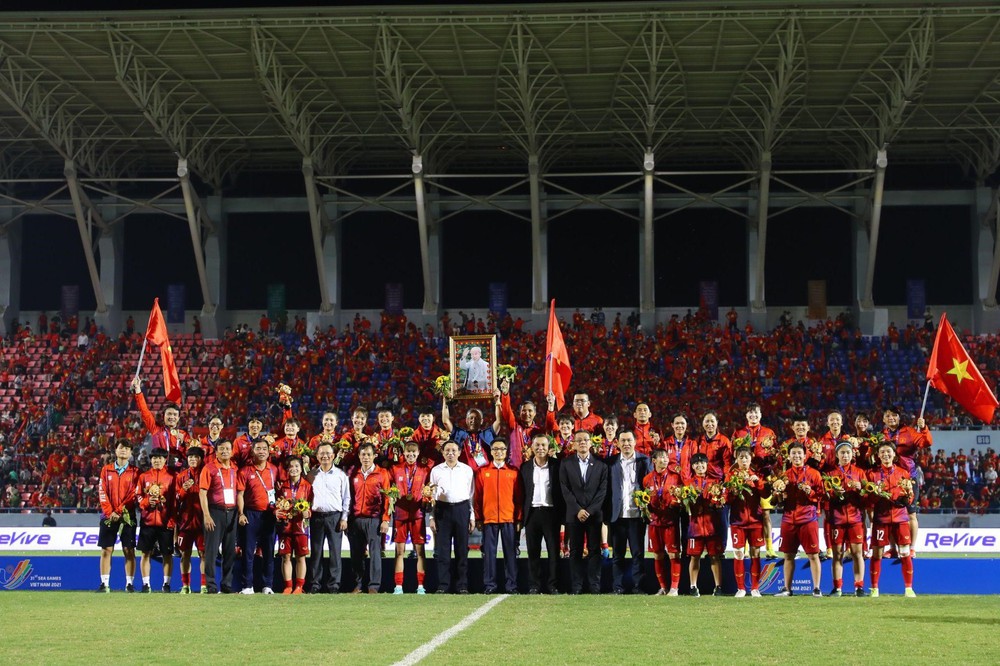 “Cô gái vàng” Tuyết Dung của làng bóng đá Việt: Vinh quang khởi nguồn từ sự dìu dắt của bố - Ảnh 6.