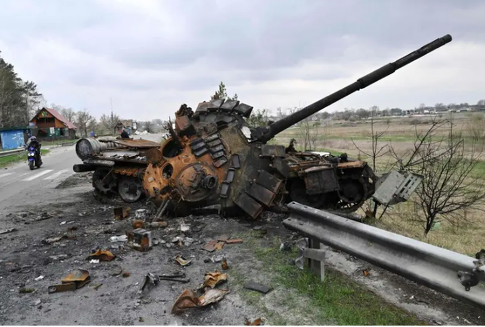 Nga đã mất gần 1.000 xe tăng trong cuộc chiến với Ukraine - Ảnh 2.