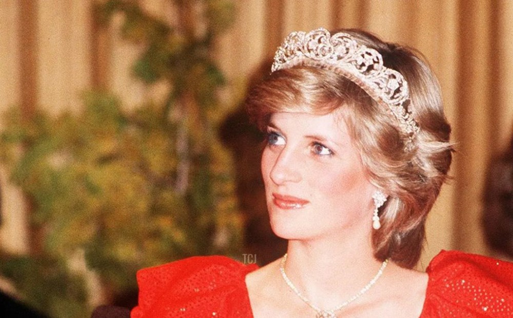 Vương miện cưới ‘vô giá’ của Công nương Diana lần đầu tiên được trưng bày sau nhiều thập kỷ