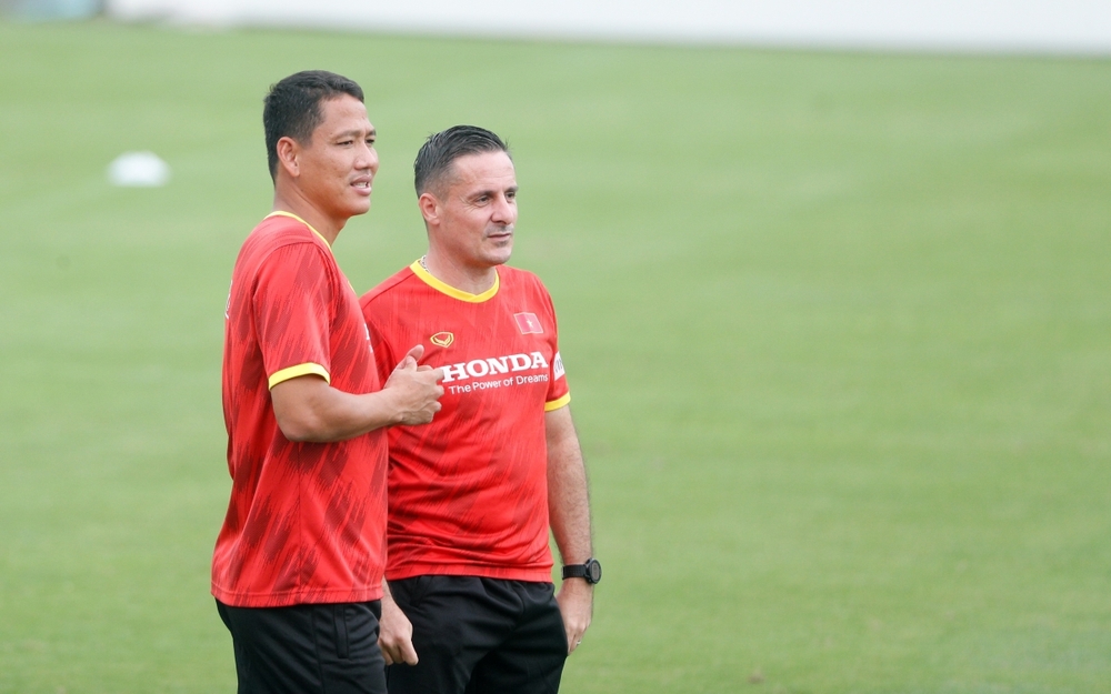 Nguyễn Anh Đức ghi điểm khi làm trợ lý cho HLV Park Hang Seo - Ảnh 1.