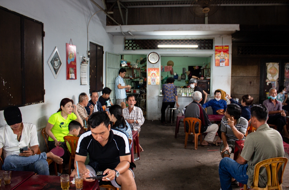 Quán cà phê vợt cuối cùng ở Biên Hòa: Chốn đi về của tín đồ cà phê suốt 35 năm - Ảnh 1.