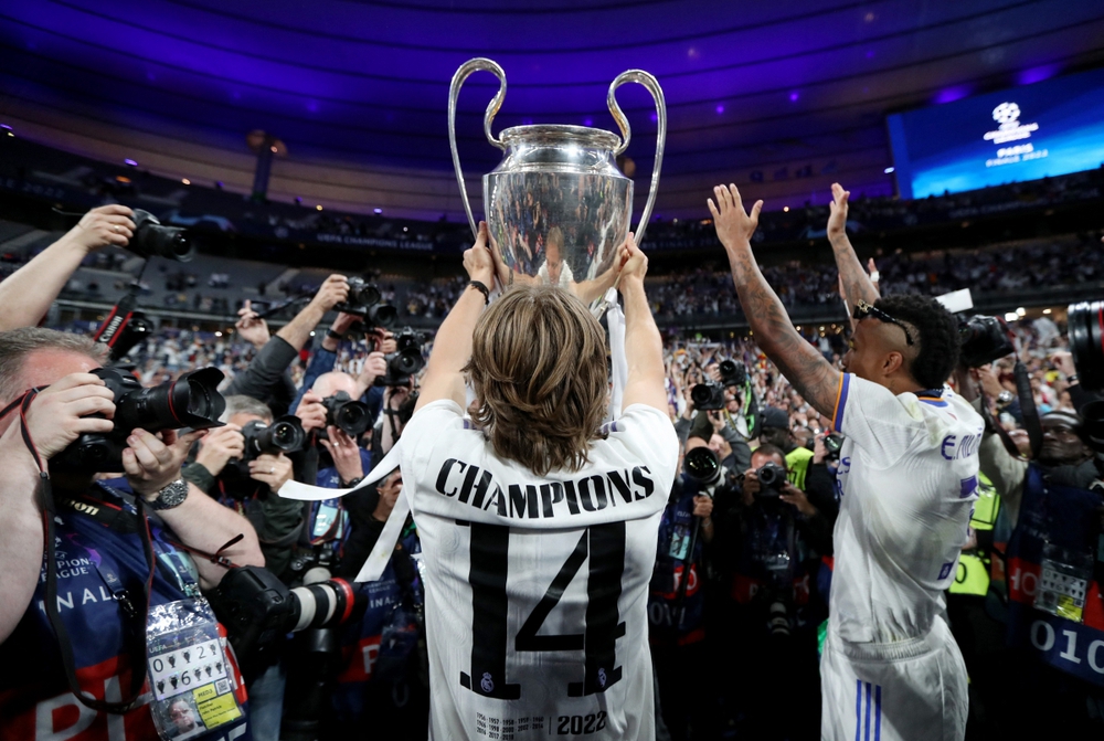 Màn ăn mừng chức vô địch Champions League thứ 14 của Real Madrid - Ảnh 2.