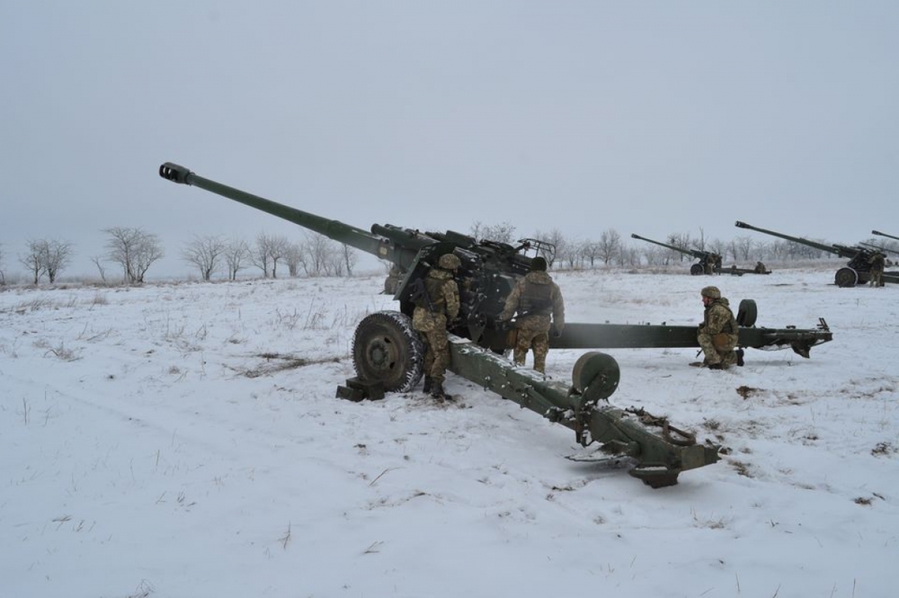 Cung cấp vũ khí hạng nặng cho Ukraine có thể dẫn đến đối đầu giữa các siêu cường - Ảnh 1.