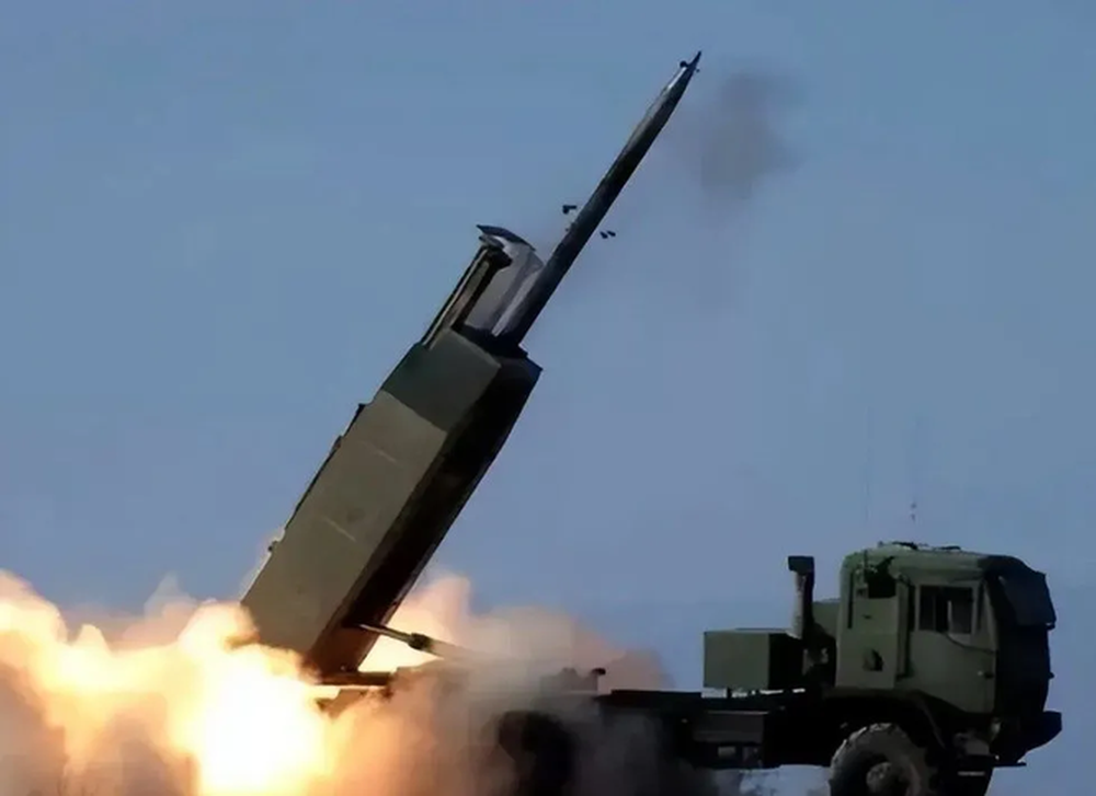 Để cứu vãn tình hình ở Donbass, Mỹ vội vã viện trợ hệ thống phóng loạt rocket cho Ukraine - Ảnh 3.