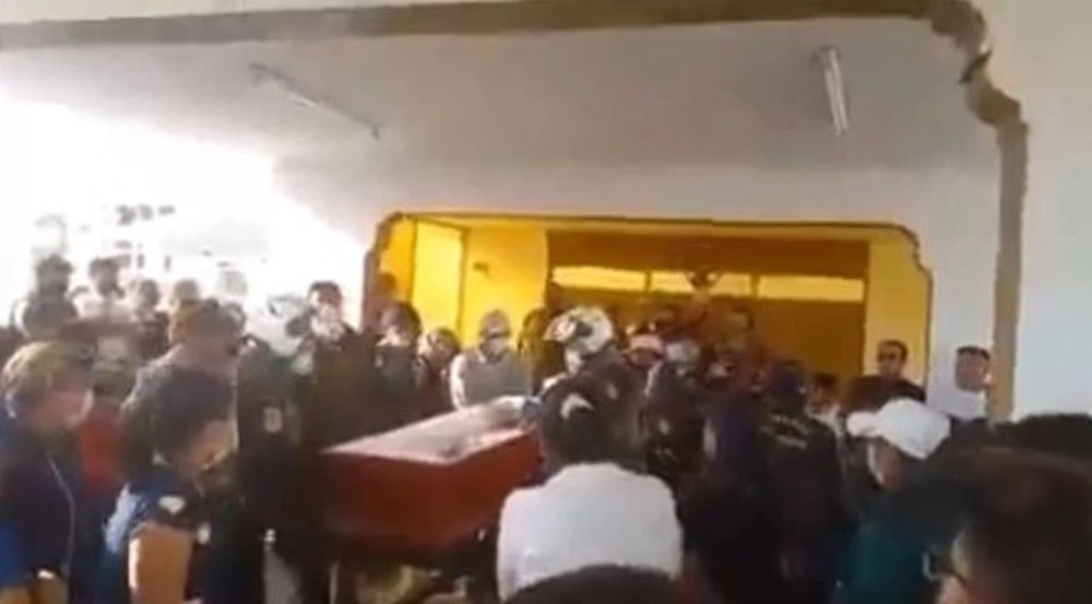 The family heard the sound of loc clack in the coffin, opened it, and was speechless - Photo 2.