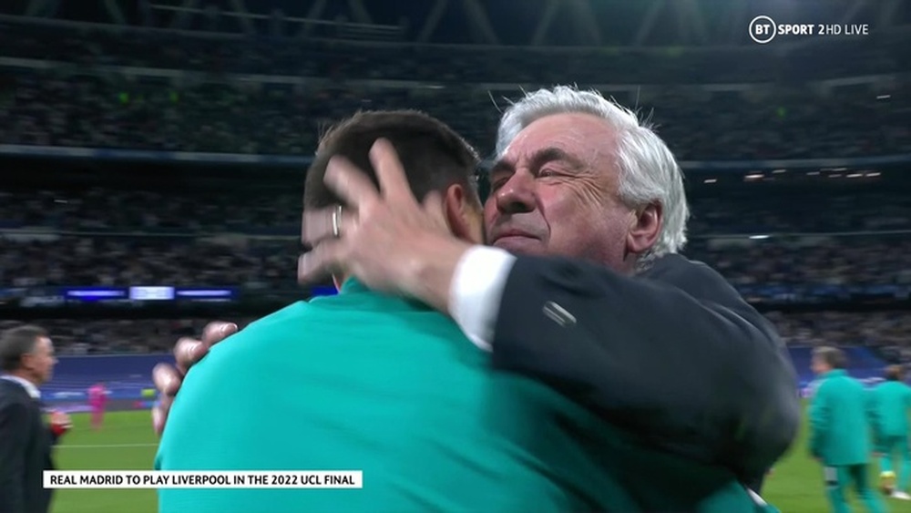 Ancelotti khóc và ôm con trai sau màn lội ngược dòng không tưởng của Real - Ảnh 3.
