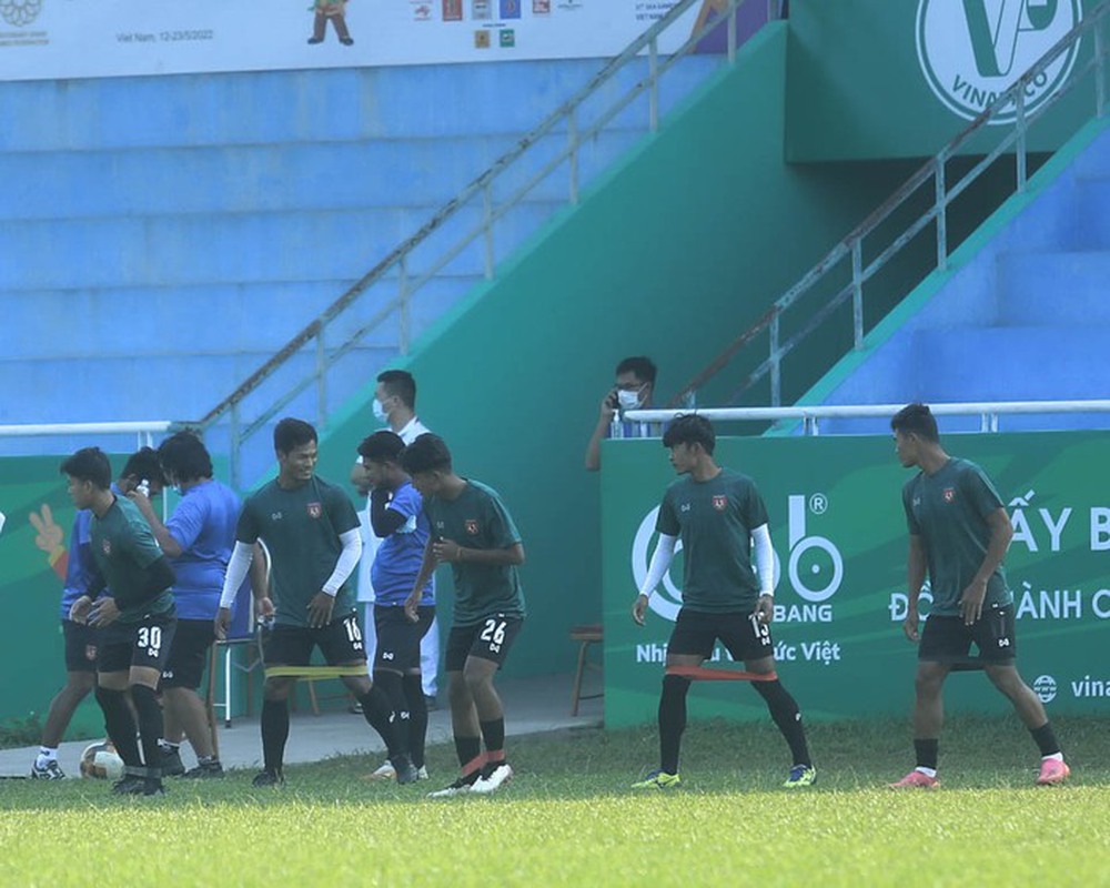 Myanmar U23 suddenly changed training time, protected by powerful security forces - Photo 6.