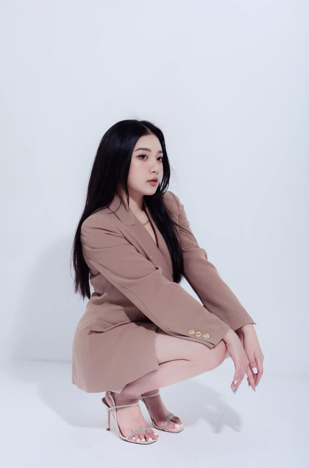 Ngẩn ngơ trước bộ ảnh sang, xịn mịn của MC Phương Thảo trước thềm chung kết ĐTDV mùa Xuân 2022 - Ảnh 9.