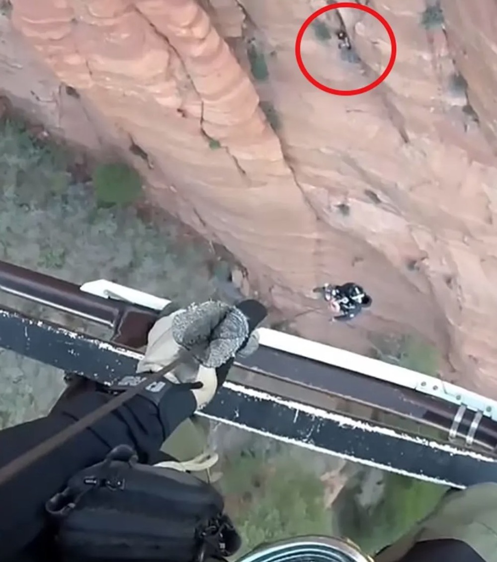 Thót tim người leo núi ngã từ trên cao xuống cố gắng bám vào vách đá để thoát nạn - Ảnh 3.