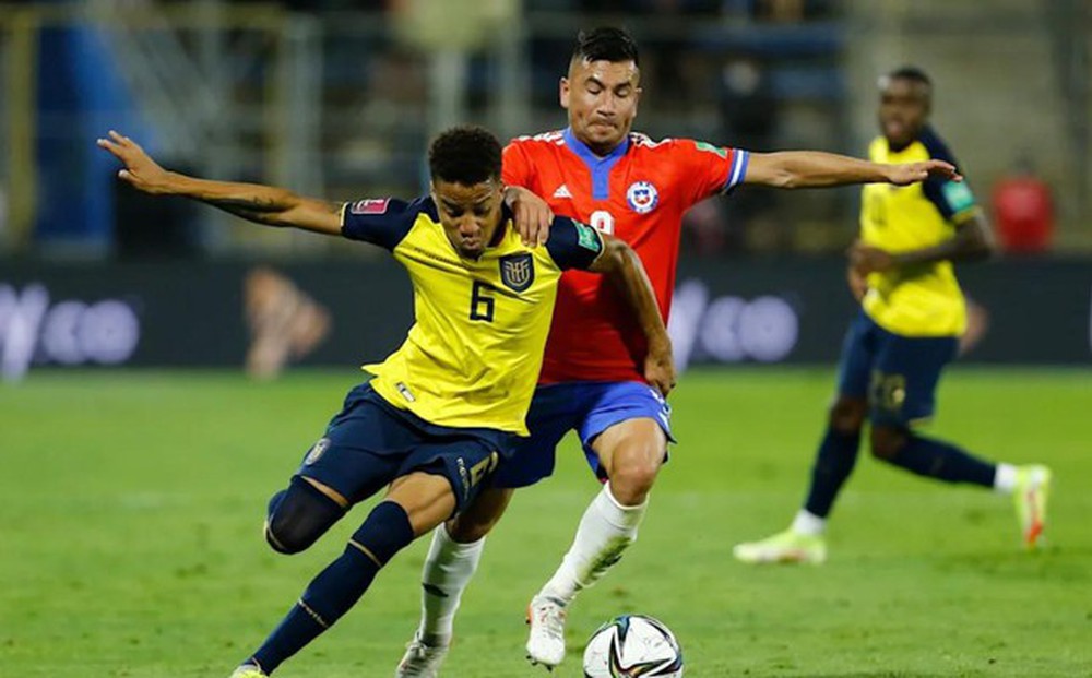 Chile gửi đơn kiện Ecuador, sống lại hy vọng dự World Cup