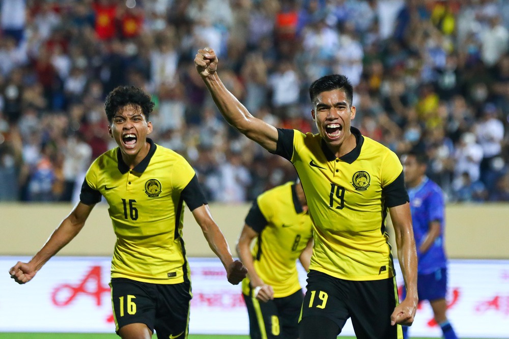 Nhận tấm thẻ đỏ nghiệt ngã, U23 Thái Lan sụp đổ đầy đau đớn trước U23 Malaysia - Ảnh 3.