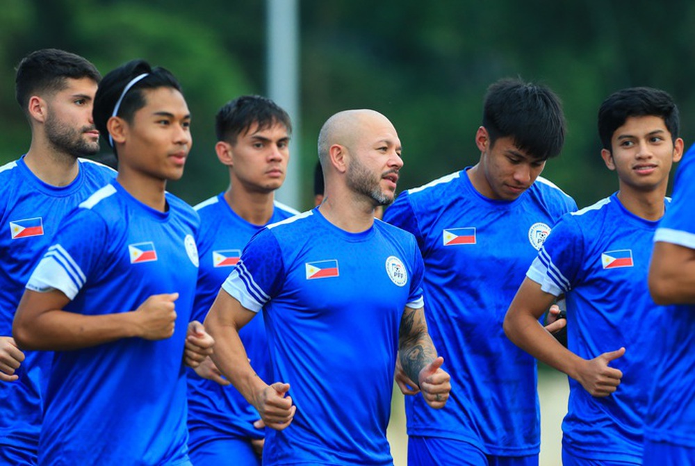 Đội trưởng U23 Philippines bị đau trước trận gặp U23 Việt Nam - Ảnh 2.