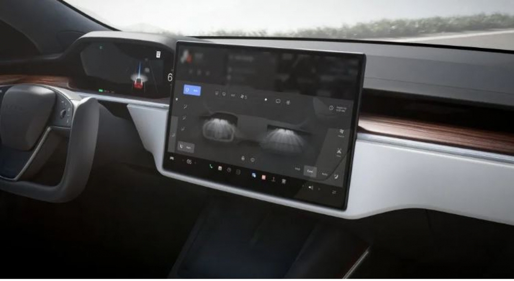 Tesla will install rotating screens for new models?  - Photo 3.