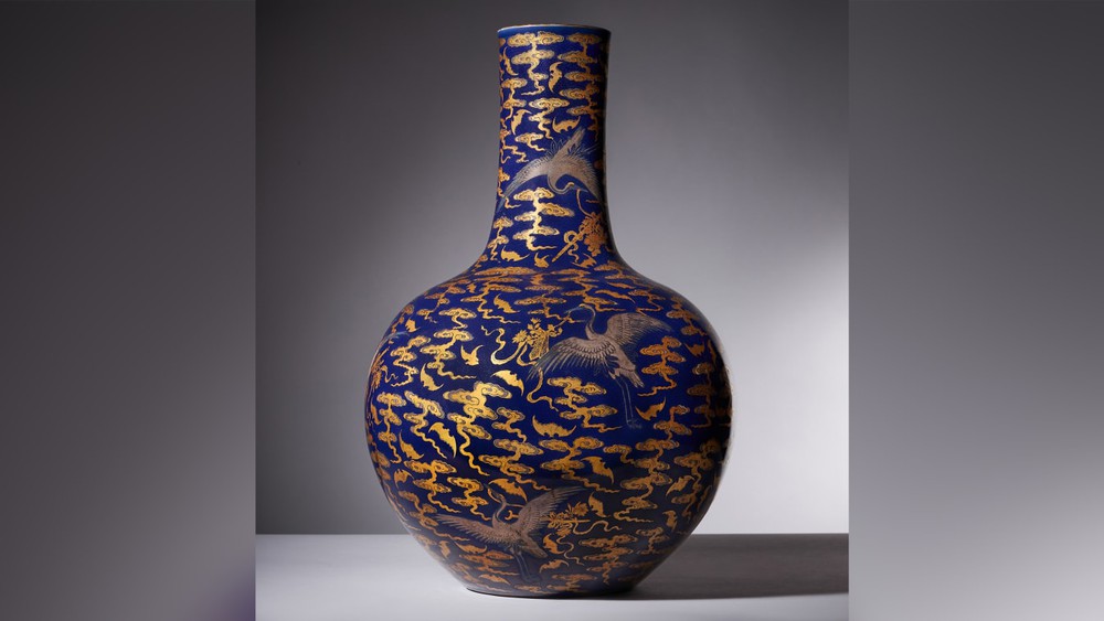 The vase placed in the kitchen costs up to 186,000 USD - Photo 1.