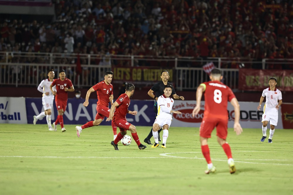 TRỰC TIẾP Việt Nam 1-0 Afghanistan: Thử nghiệm của thầy Park tỏa sáng, Tuấn Hải mở tỷ số - Ảnh 2.