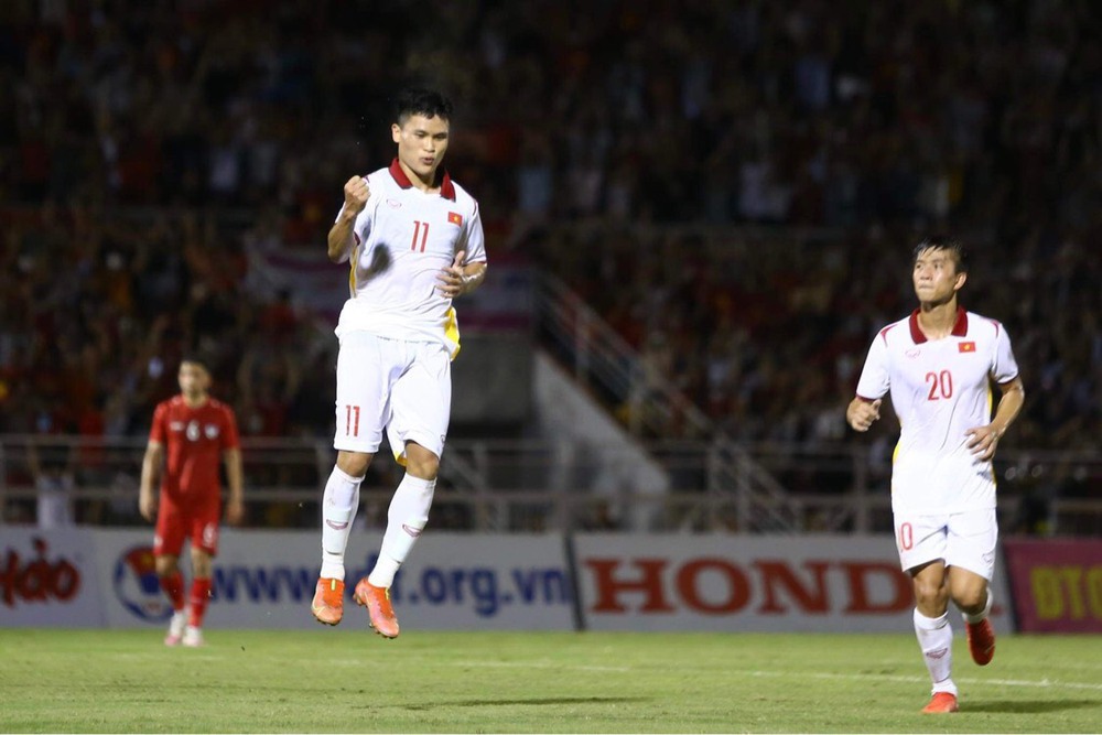 TRỰC TIẾP Việt Nam 2-0 Afghanistan: Anh công nhân của thầy Park tỏa sáng rực rỡ - Ảnh 3.