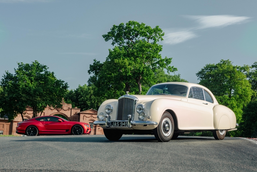 Bentley kỷ niệm 70 năm sản xuất chiếc Continental đầu tiên - Ảnh 1.
