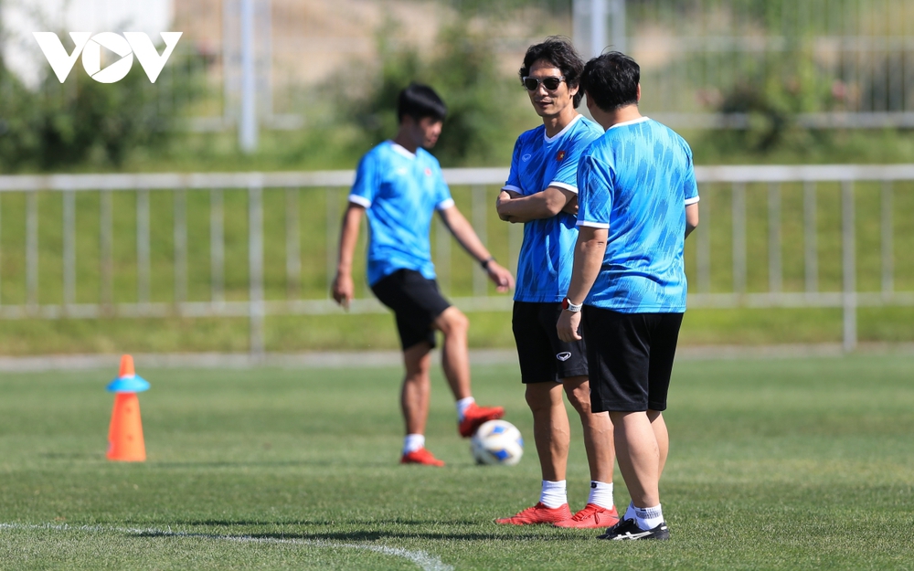 HLV Gong Oh Kyun tạo bất ngờ khi chốt danh sách U23 Việt Nam dự U23 châu Á 2022 - Ảnh 1.