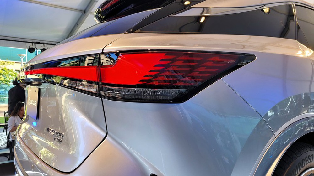Ra mắt Lexus RX 2023: Nhìn như xe điện, nhiều đột phá, về Việt Nam chỉ là chuyện sớm muộn - Ảnh 6.
