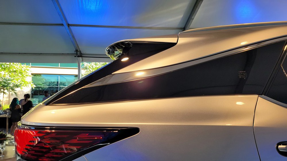 Ra mắt Lexus RX 2023: Nhìn như xe điện, nhiều đột phá, về Việt Nam chỉ là chuyện sớm muộn - Ảnh 7.