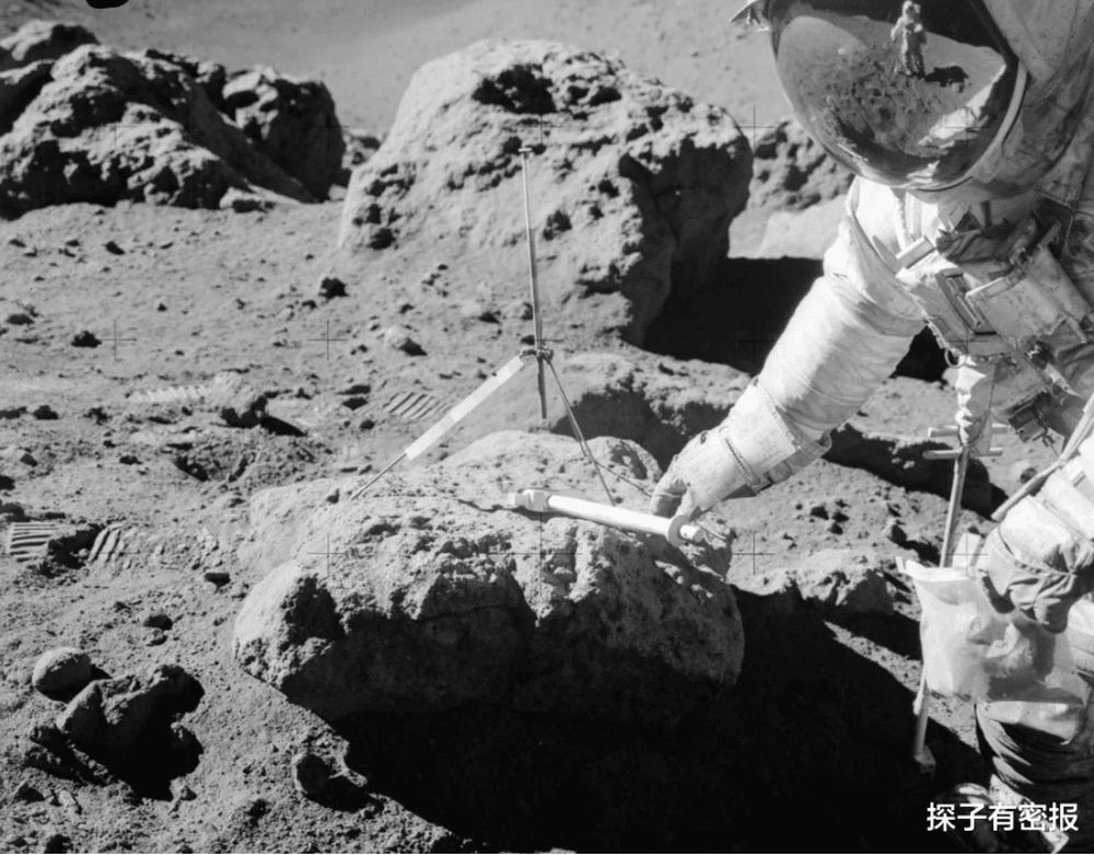 Tại sao các nhà khoa học lấy đất trên Mặt trăng đem về Trái đất còn ở sao Hỏa thì không? - Ảnh 2.