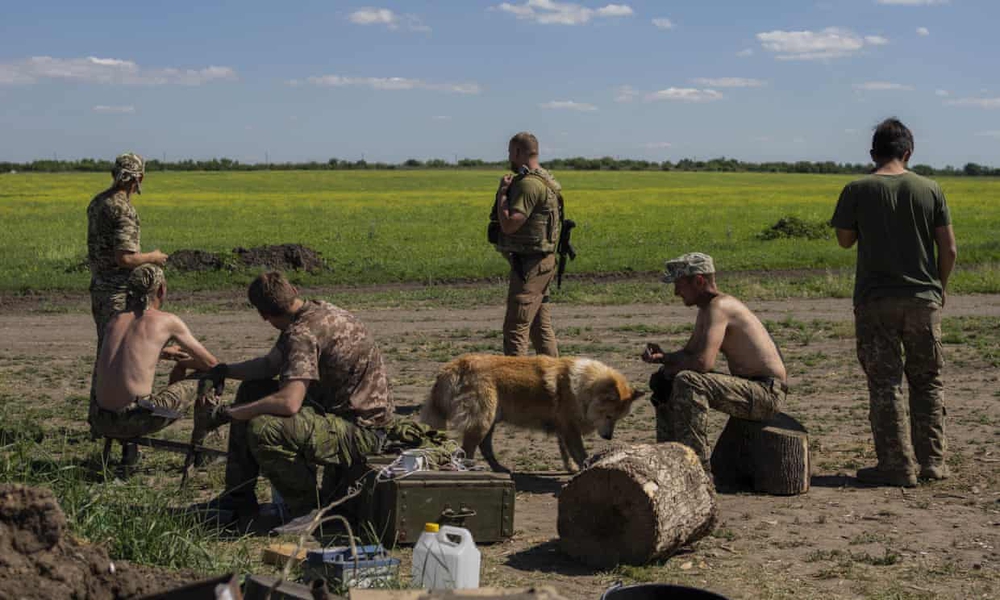 Nga thay đổi chiến thuật, Ukraine rút về ngoại ô Severodonetsk - Ảnh 2.