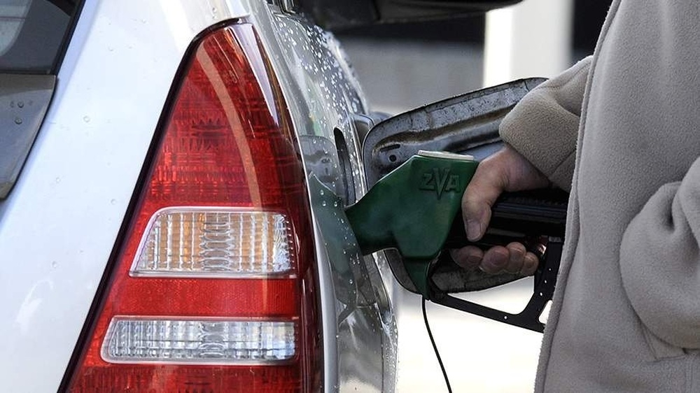 Chi phí trung bình để đổ đầy một bình xăng ô tô ở Anh là bao nhiêu? - Ảnh 1.