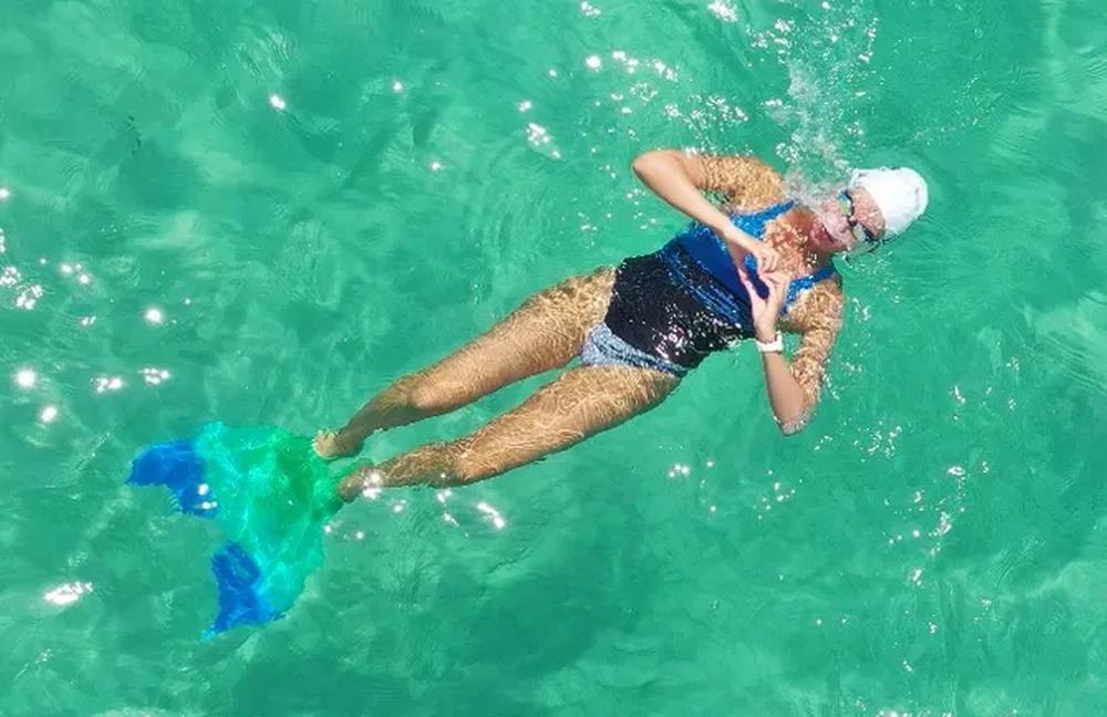 Bị sứa đốt, người phụ nữ vẫn tiếp tục bơi 42km để lập kỷ lục - Ảnh 3.