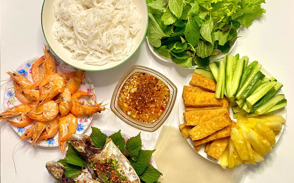 Nữ sinh chia sẻ loạt mâm cơm 70K ngon khó cưỡng, dân mạng đua nhau xin ở ghép