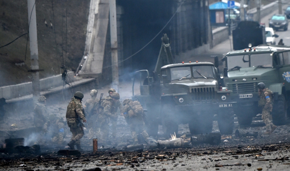 Giao tranh ác liệt tại Donbass bộc lộ hạn chế của cả Nga và Ukraine - Ảnh 1.