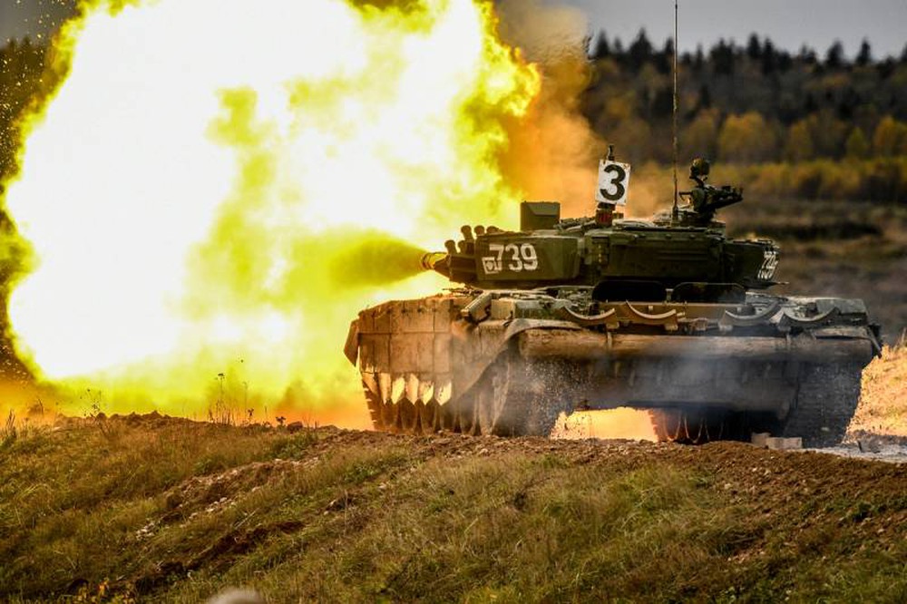 Báo Nga: Các kíp lái T-72B3, BMPT-72 và TOS-1A chuẩn bị ngồi chơi xơi nước vì lý do này? - Ảnh 2.